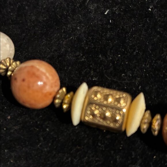 Cream and Gold Beaded Necklace Genuine stone - Picture 4 of 5